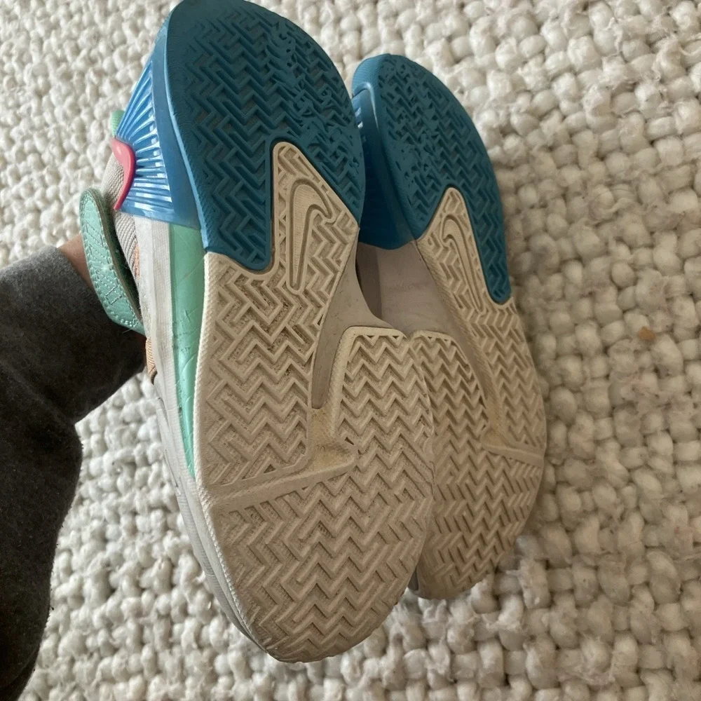 Nike Lebron Witness 7‎ Size 1Y US KIDS